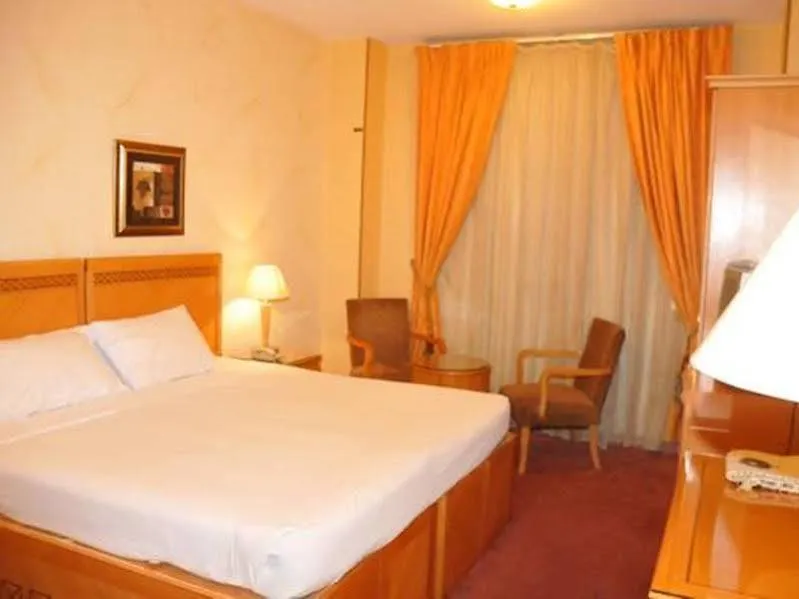 Qasr Al Ansar Golden Tulip Hotel