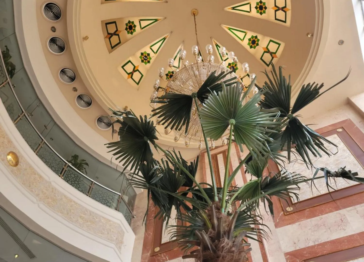 Qasr Al Ansar Golden Tulip Hotel