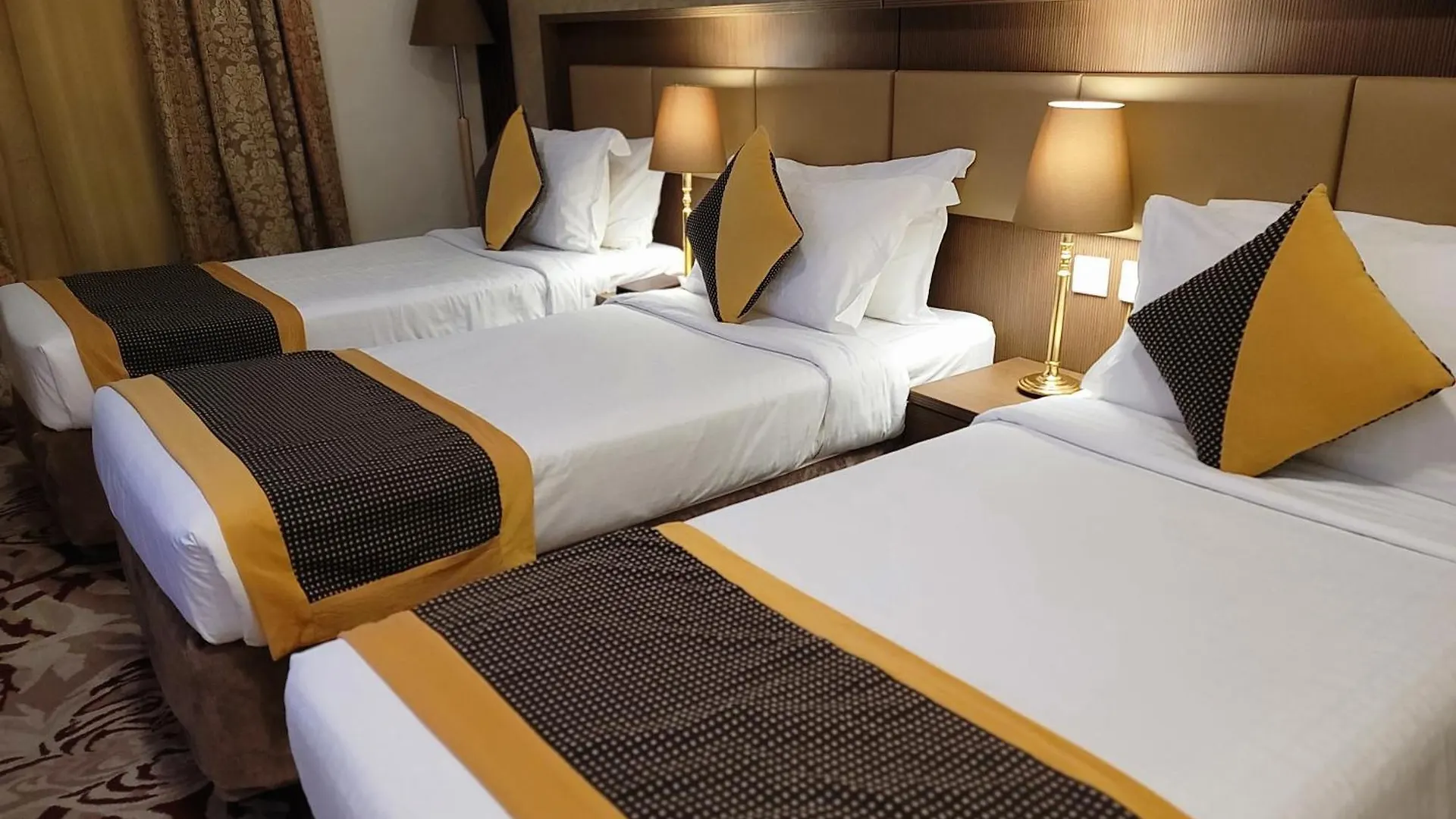 Qasr Al Ansar Golden Tulip Hotel