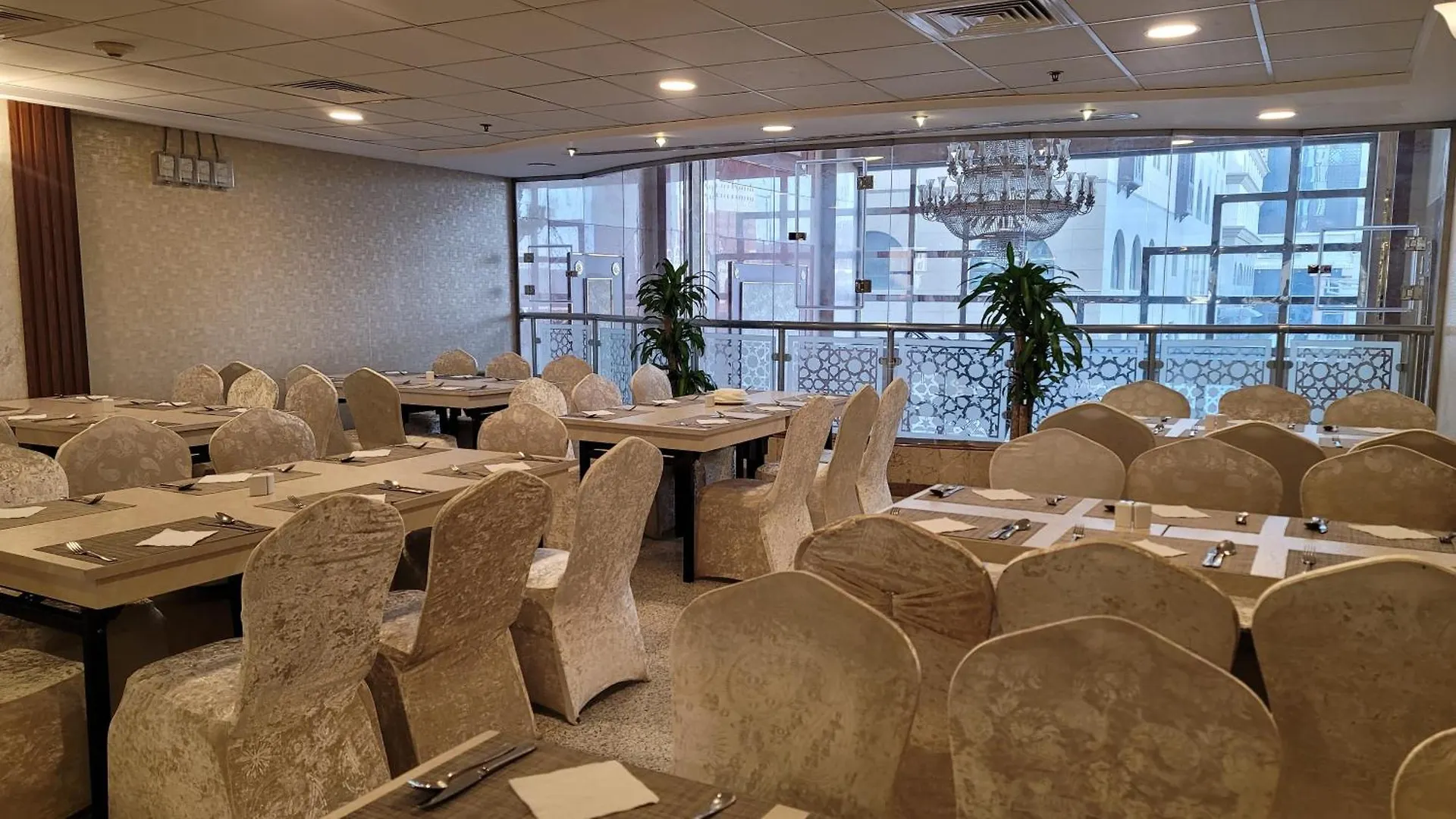Qasr Al Ansar Golden Tulip Hotel