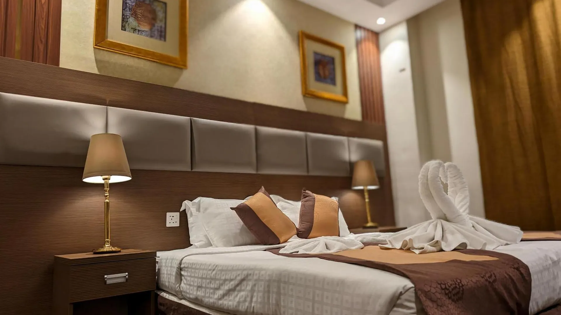 Qasr Al Ansar Golden Tulip Hotel