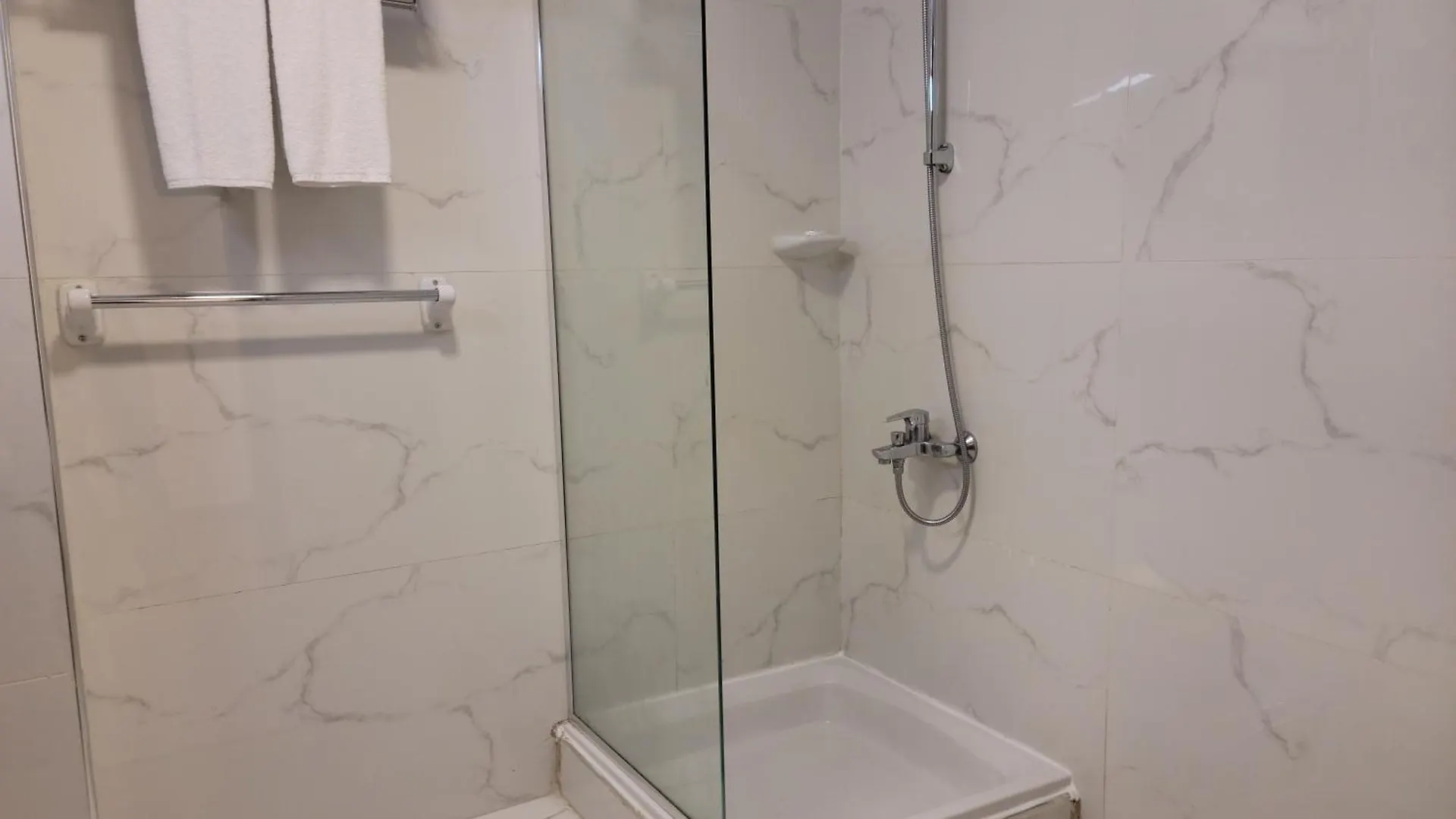 ***  Qasr Al Ansar Golden Tulip Hotel Saudi Arabia