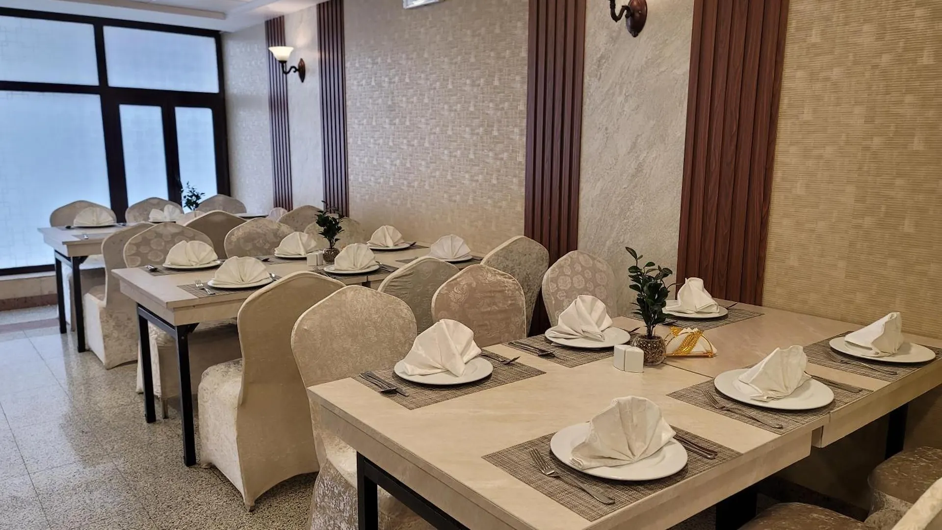 Qasr Al Ansar Golden Tulip Hotel