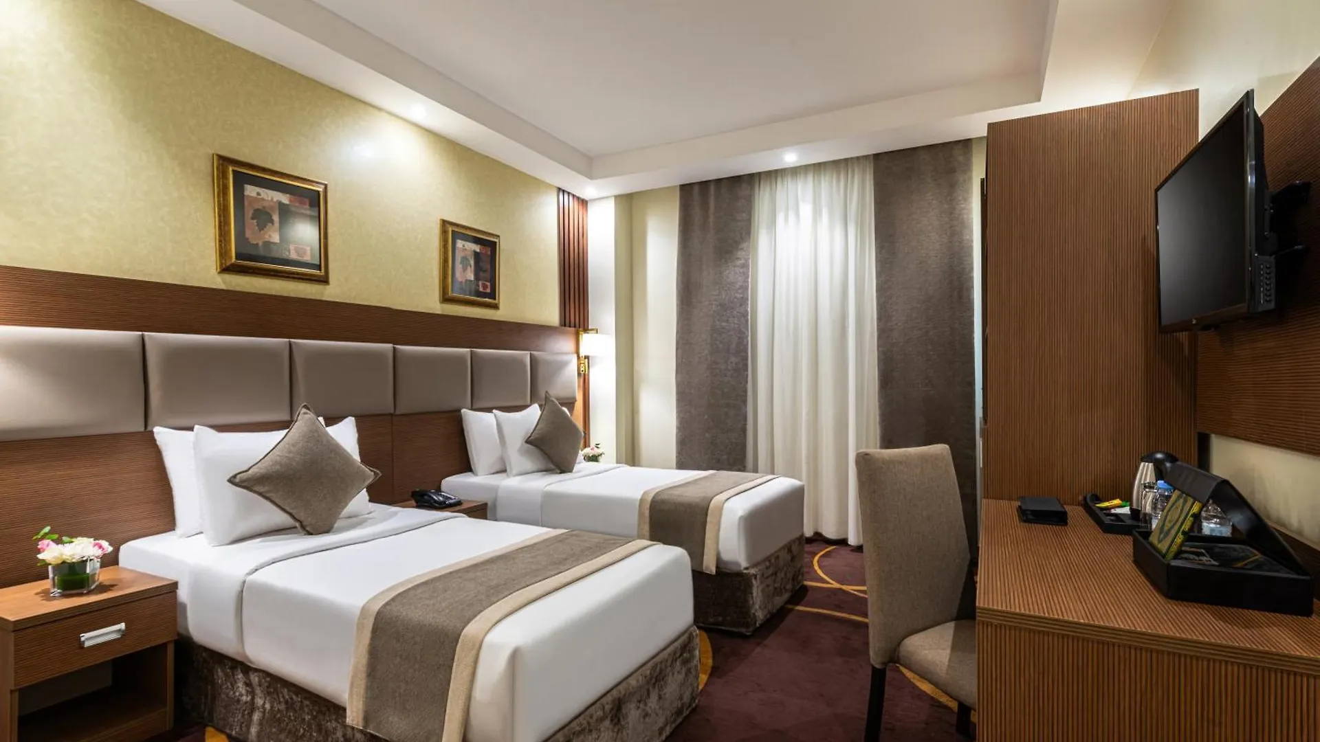 Qasr Al Ansar Golden Tulip Hotel